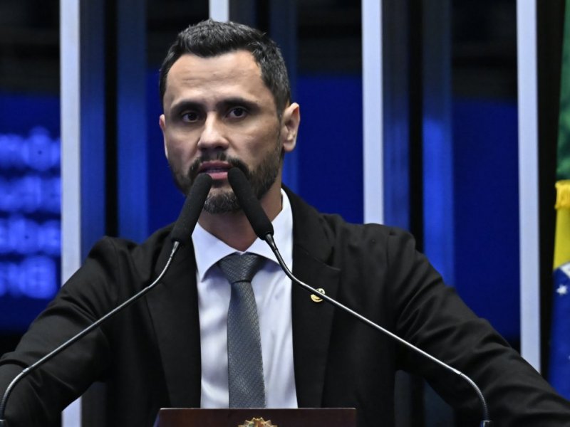 Líder nas pesquisas, Cleitinho fica fora da disputa pelo governo de Minas Gerais