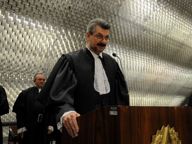 Acusado de crimes sexuais, ministro do STJ é punido pela Corte com perda de cargo
