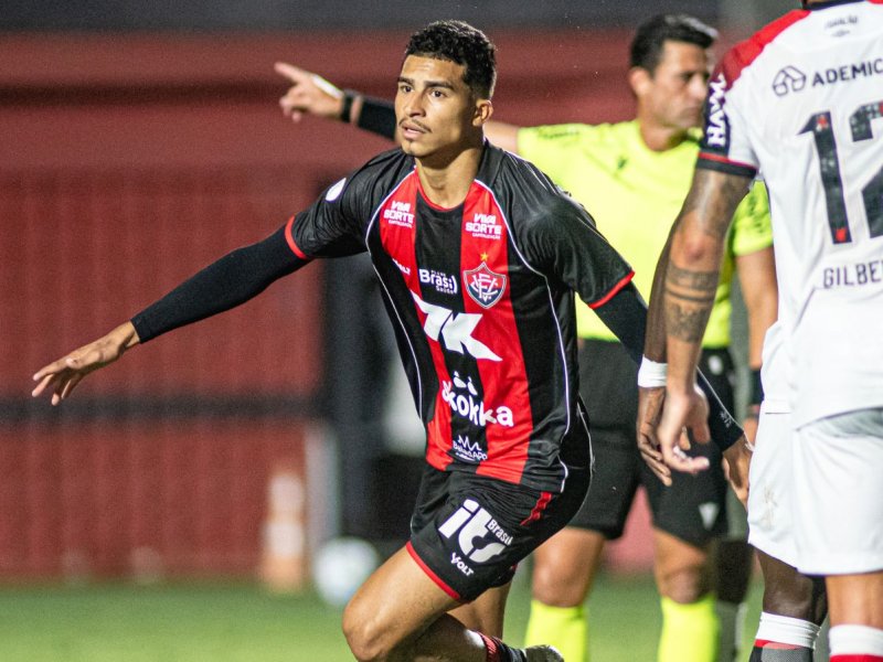 Renê brilha, Vitória goleia o Athletico-PR e avança às quartas de final da Copa do Brasil