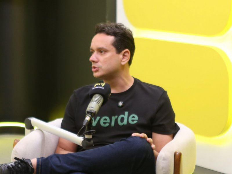 “Veto à minha candidatura sequer foi discutido com o PV”, diz André Fraga