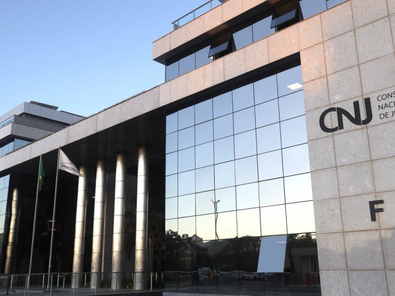 Quase 26 mil juízes receberam mais de R$ 1 milhão em 2025, acima do teto constitucional