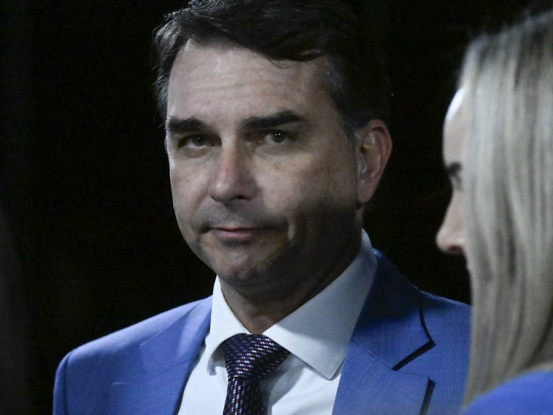 Nunes Marques restabelece filiação de Flávio ao PL e libera registro de candidatura