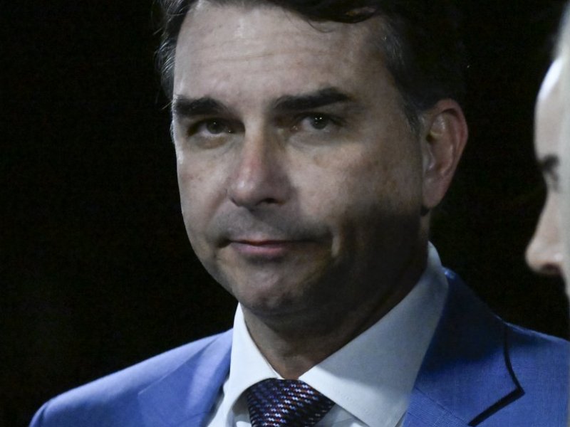 Aos Fatos: Análise de Ricardo Kotscho e o mistério da filiação forjada de Flávio são destaques; ouça