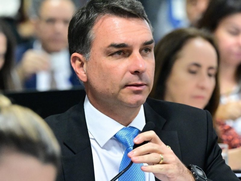 Missão reconhece falhas em sistema após filiação de Flávio Bolsonaro; TSE vai investigar 