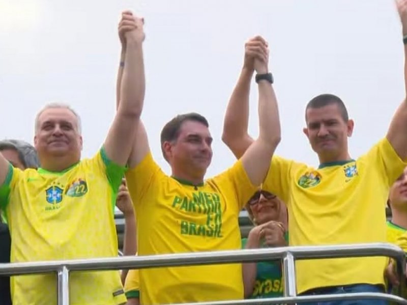 Flávio inicia campanha à Presidência no Rio: "Único que pode sentar com os Estados Unidos"