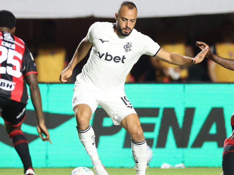 Vitória volta a vencer no Brasileiro ao bater o Botafogo e amplia vantagem sobre o Z-4
