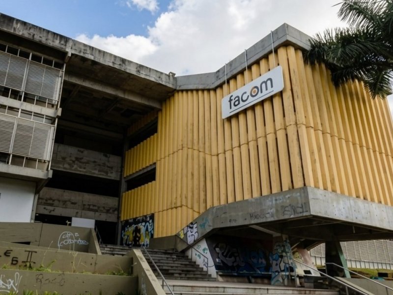 Ufba condena “atos de violência” após deputado do PL agredir estudantes