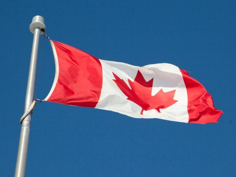Canadá anuncia tarifas contra EUA após retomada de taxação de 50%
