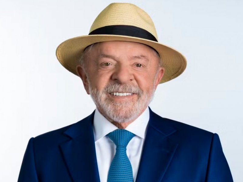 MPE aprova foto de Lula com chapéu para as urnas eletrônicas