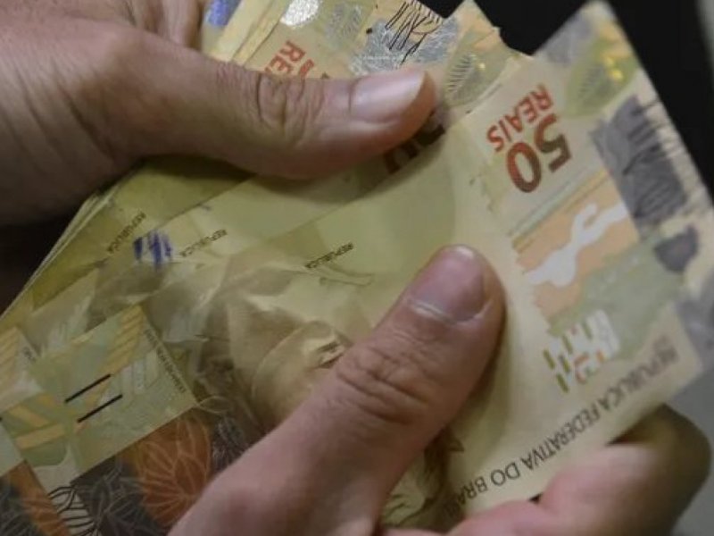 Salário mínimo deve subir para R$ 1.741 em 2027, diz ministro