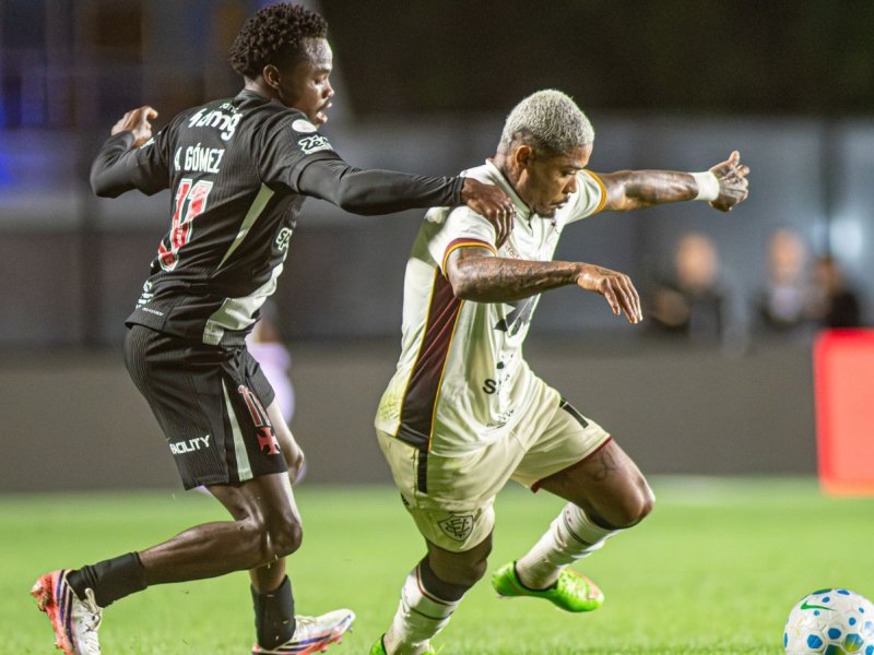 Vitória não aproveita expulsão, perde para o Vasco e vai decidir vaga no Barradão