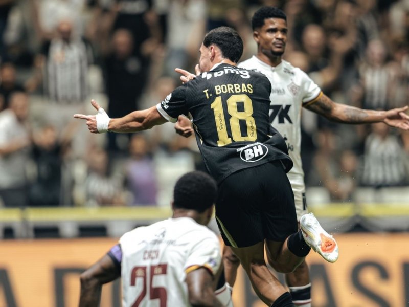 Defesa falha, Vitória perde para o Atlético-MG e segue sem vencer fora de casa