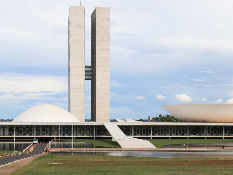 Congresso vota fim da escala 6x1 e ‘taxa das blusinhas’ nesta semana; veja datas