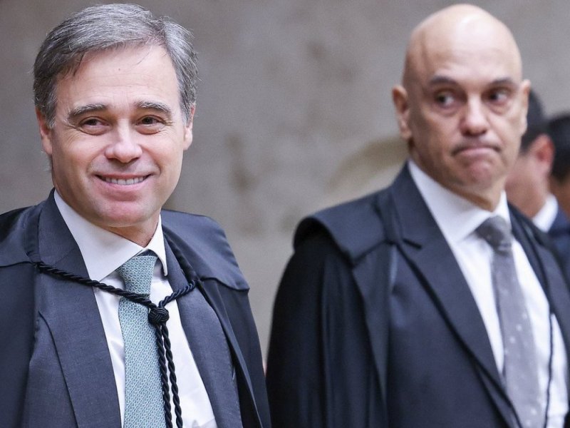 Moraes e Mendonça têm bate-boca e quase chegam às vias de fato no STF, afirma colunista