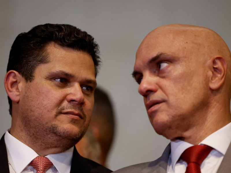 Mensagens entre Moraes e Vorcaro pressiona Senado e pode travar PEC da escala 6x1; entenda