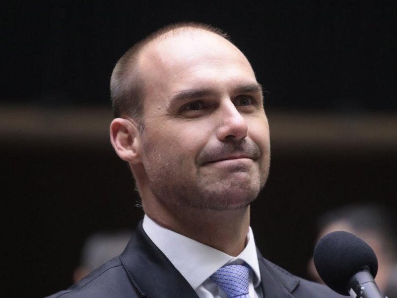 Delação liga dinheiro de Vorcaro a fundo de advogado de Eduardo Bolsonaro e ao Dark Horse