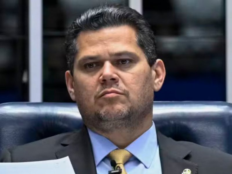 Alcolumbre sinaliza impeachment cruzado de Moraes e Mendonça para conter pressão no Senado