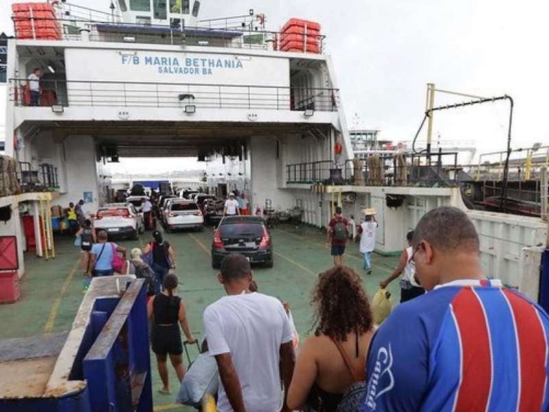 Ferry-boat tem espera de até três horas no retorno para Salvador durante feriadão