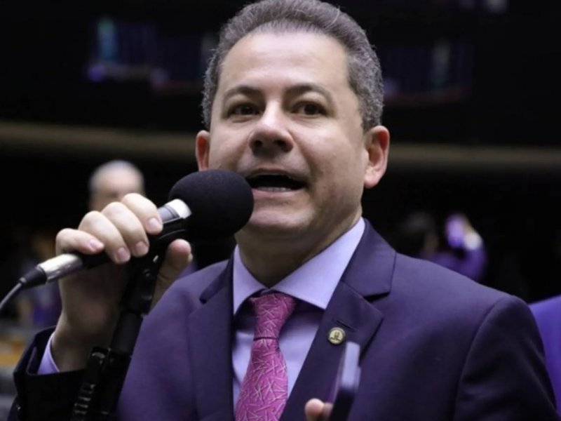 PF faz operação contra Cezinha de Madureira, aliado de André Mendonça