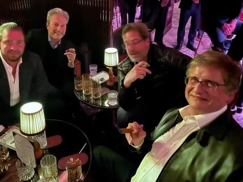 Foto no celular de Vorcaro mostra Gonet ao lado de banqueiro em festa em Londres