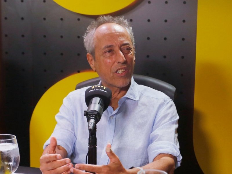 Bob Fernandes critica silêncio da grande mídia sobre novas denúncias contra Flávio Bolsonaro