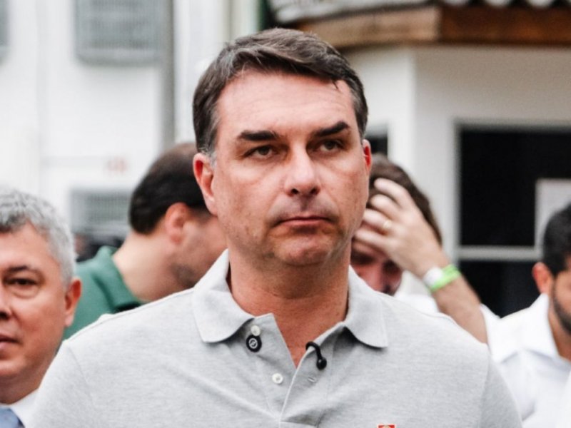 Emendas de Flávio Bolsonaro pagaram empresas investigadas e entidade considerada 'inexistente'