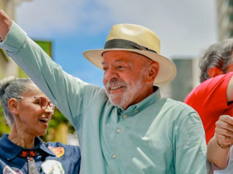 Lula diz que enfrenta "chefe de quadrilha" e associa adversários ao crime organizado