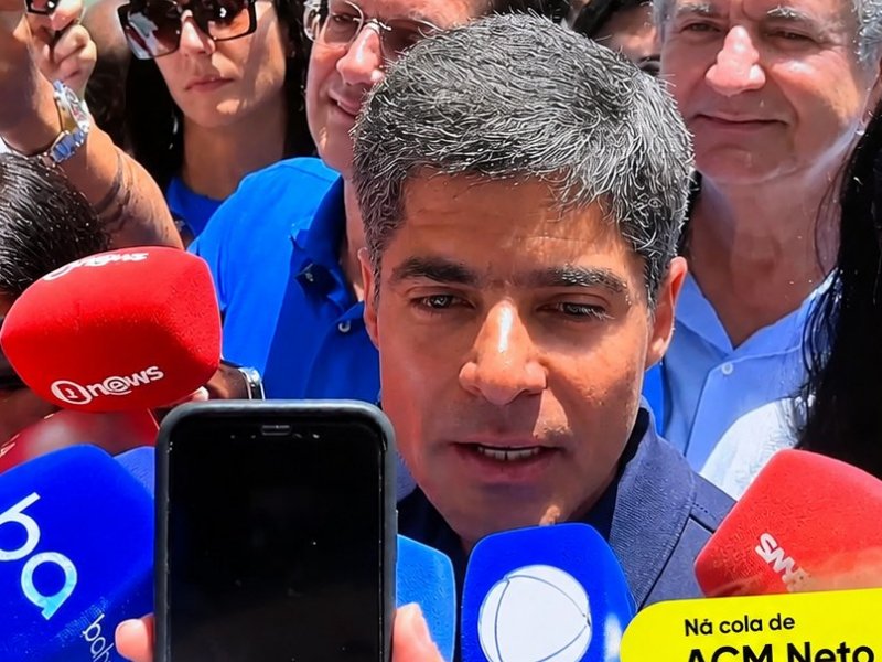 “Confiantes de que a eleição pode ser resolvida hoje”, diz ACM Neto ao chegar para votação