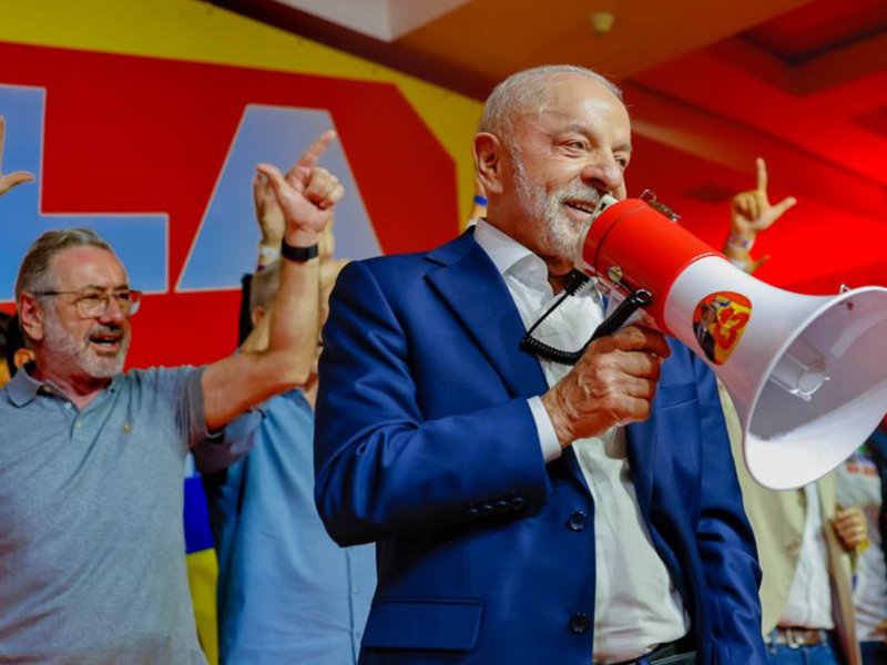 Lula vence em 413 municípios da Bahia; Flávio Bolsonaro leva apenas quatro