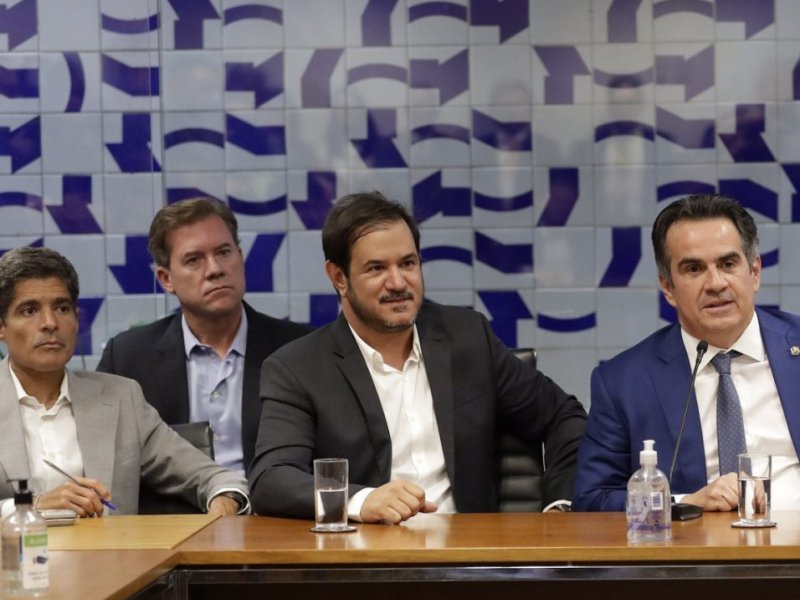 Com presença de ACM Neto, PP e União Brasil oficializam apoio a Flávio Bolsonaro