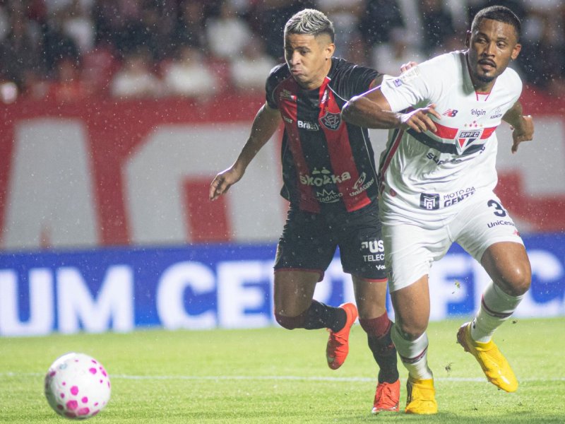 Vitória perde para o São Paulo e segue sem vencer fora de casa no Brasileirão
