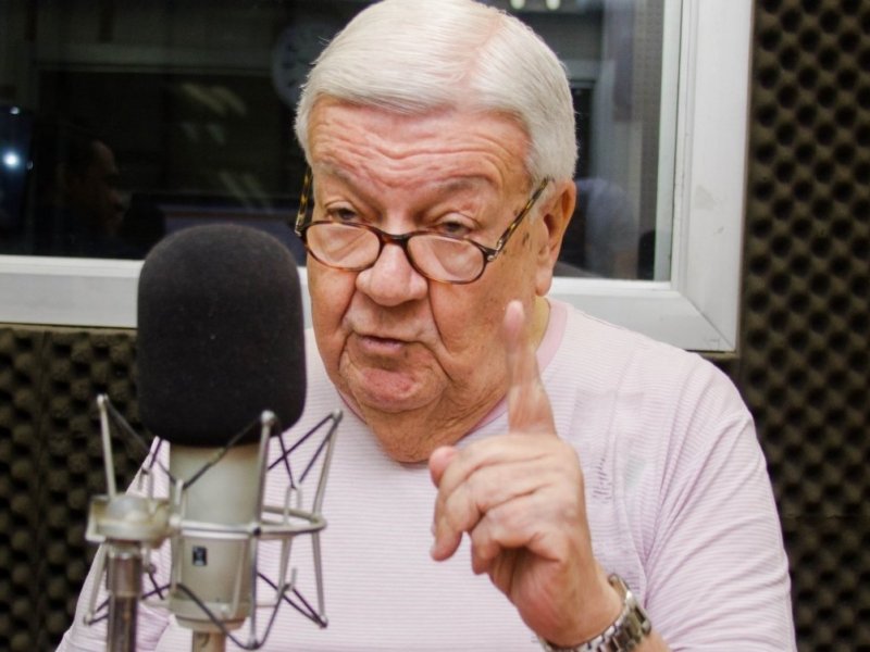 Ícone do rádio baiano continua no ar, aos 92 anos, com 'Boa Tarde Bola' todo domingo, na Metrópole