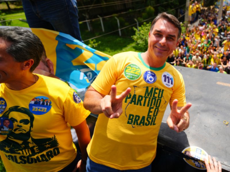 Flávio Bolsonaro vai reunir ACM Neto, João Roma e Nikolas em comício no Farol da Barra