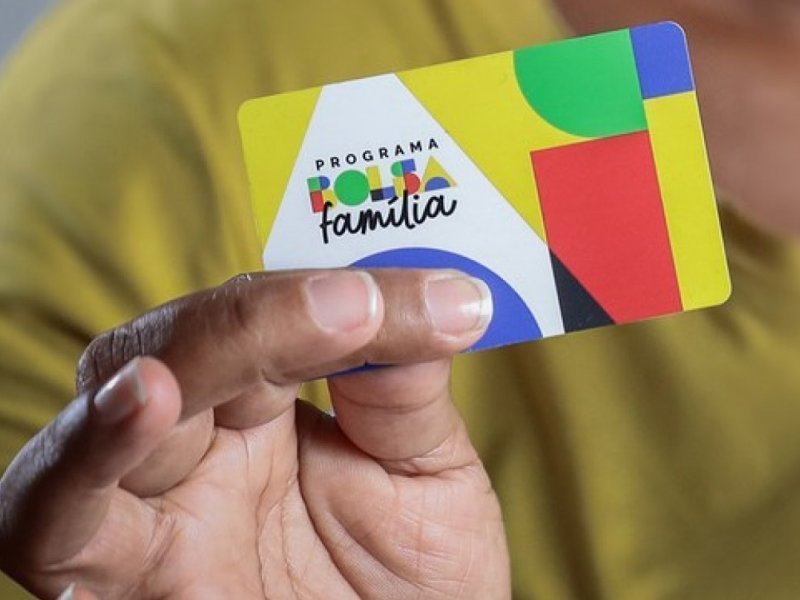 Governo antecipa pagamentos do Bolsa Família e aumenta benefício; confira datas