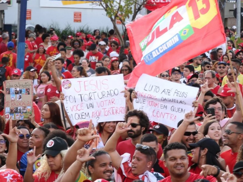 Recife tem pelo menos três atos em apoio a Lula na véspera do segundo turno