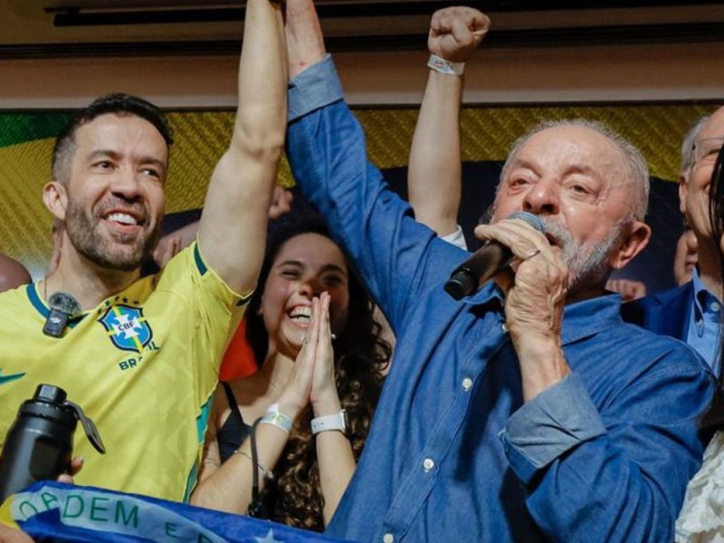 Lula avança sobre Flávio Bolsonaro em 96,7% dos municípios no 2º turno