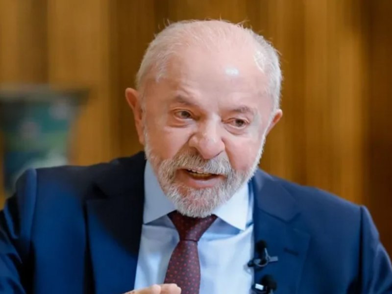 Lula critica fuga de Flávio Bolsonaro do Brasil após derrota: “Quem não deve, não teme”