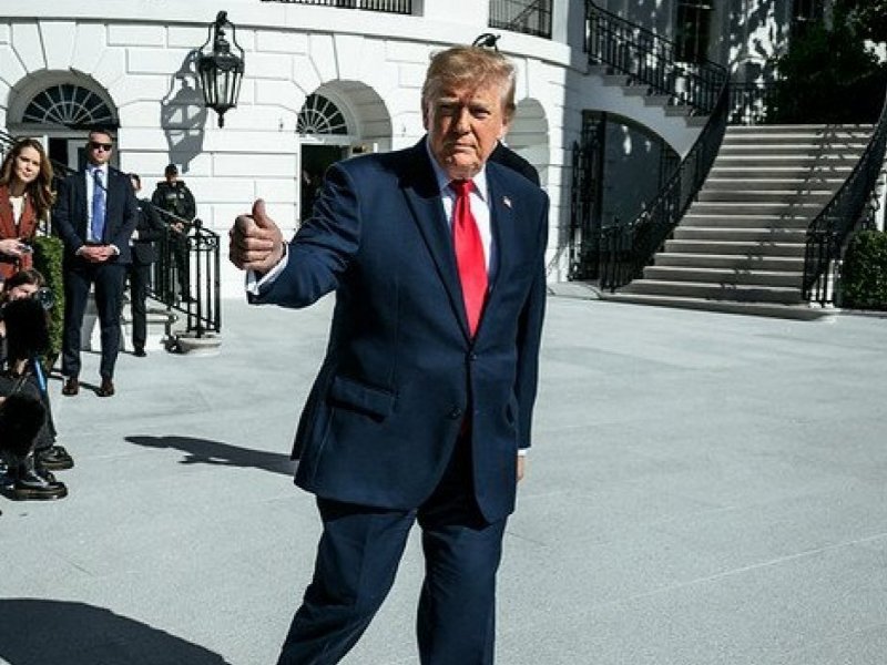 Trump diz que não vai se envolver após carta de Flávio Bolsonaro