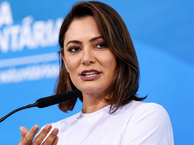 Postagem de Michelle expõe racha e tensão na família Bolsonaro