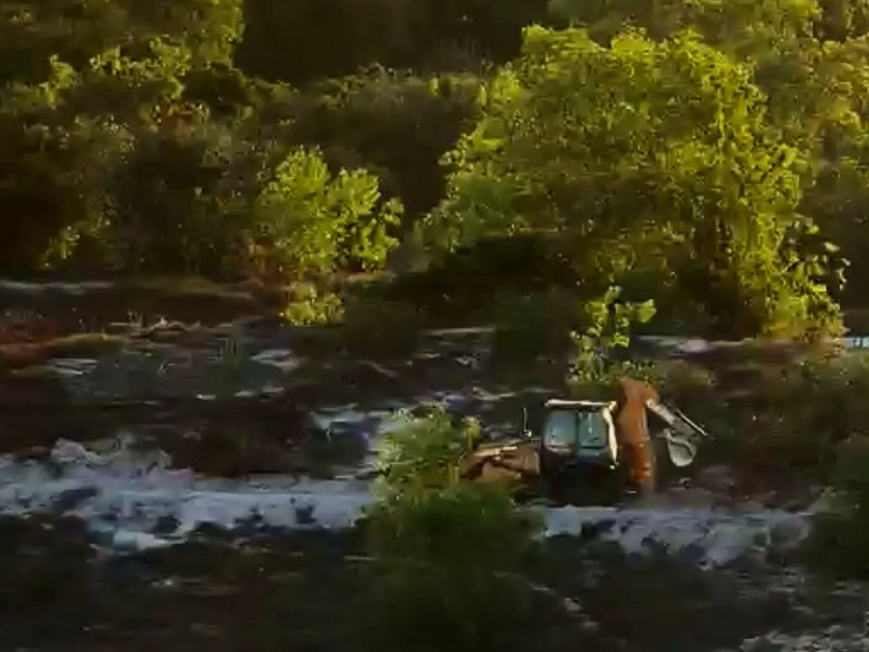 Imagens mostram ação de trator em dunas protegidas no antigo Centro de Convenções
