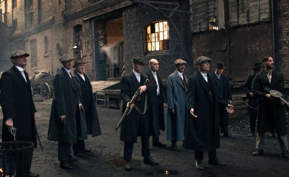 Série ‘Peaky Blinders’ combina narrativa intensa e visual sofisticado na história de uma gangue familiar no pós-guerra