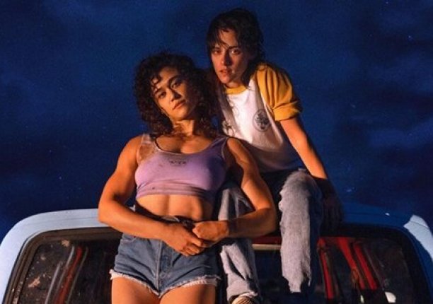 No embalo do mercado de anabolizantes, filme Love Lies Bleeding, ambientado nos anos 80, explora os extremos do corpo e a corrosão emocional que químicos não resolvem