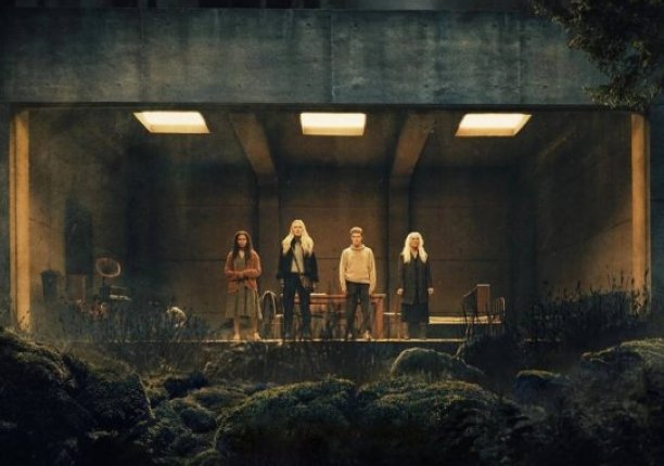 No filme ‘Observadores’, o suspense surge quando a sensação de ser vigiado se torna impossível de ignorar