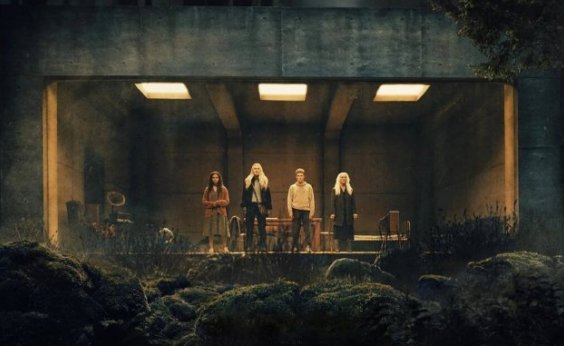 No filme ‘Observadores’, o suspense surge quando a sensação de ser vigiado se torna impossível de ignorar