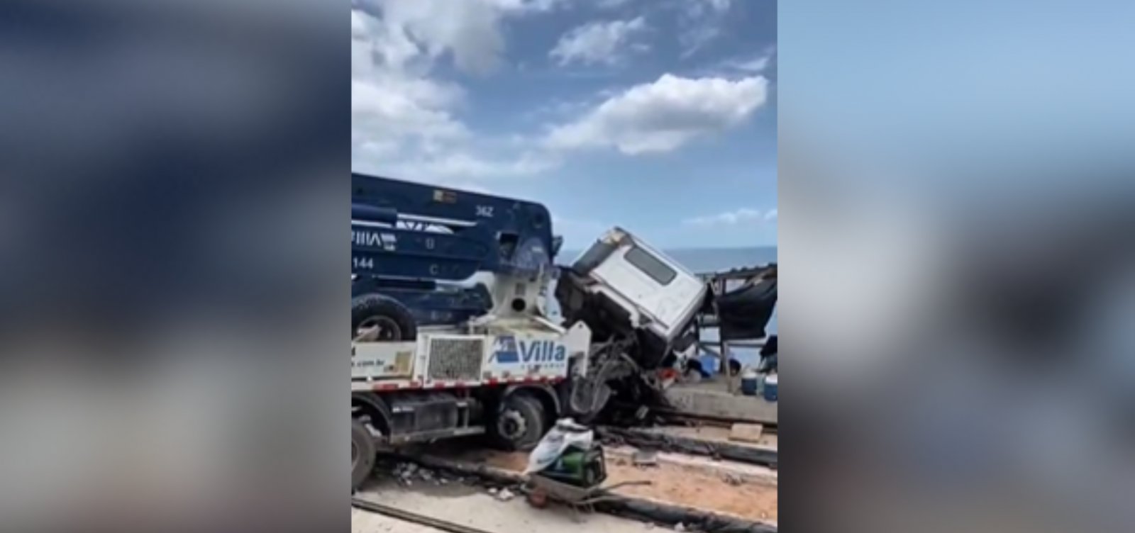 Caminhão invade trilhos de obra do VLT após motorista perder controle