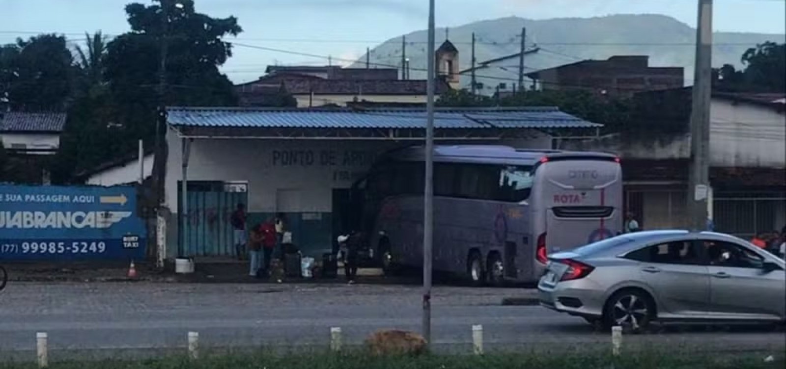 Ônibus invade rodoviária de Itambé e deixa dois mortos no interior da Bahia