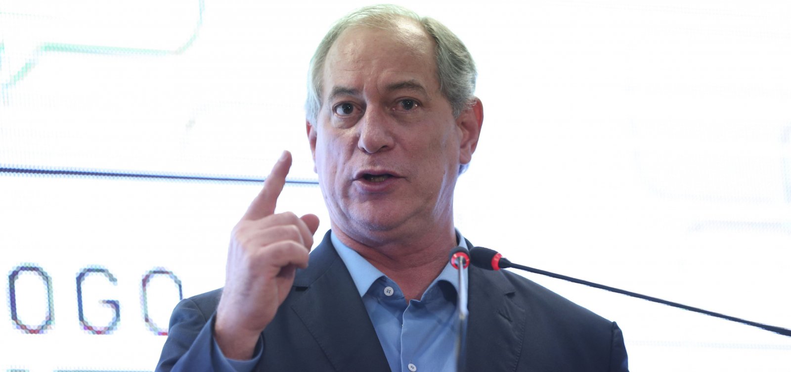 Aécio convida Ciro Gomes para disputar Presidência pelo PSDB
