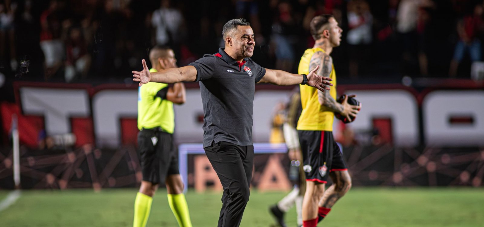 Energia da torcida contagiou o Vitória, diz Jair Ventura após classificação