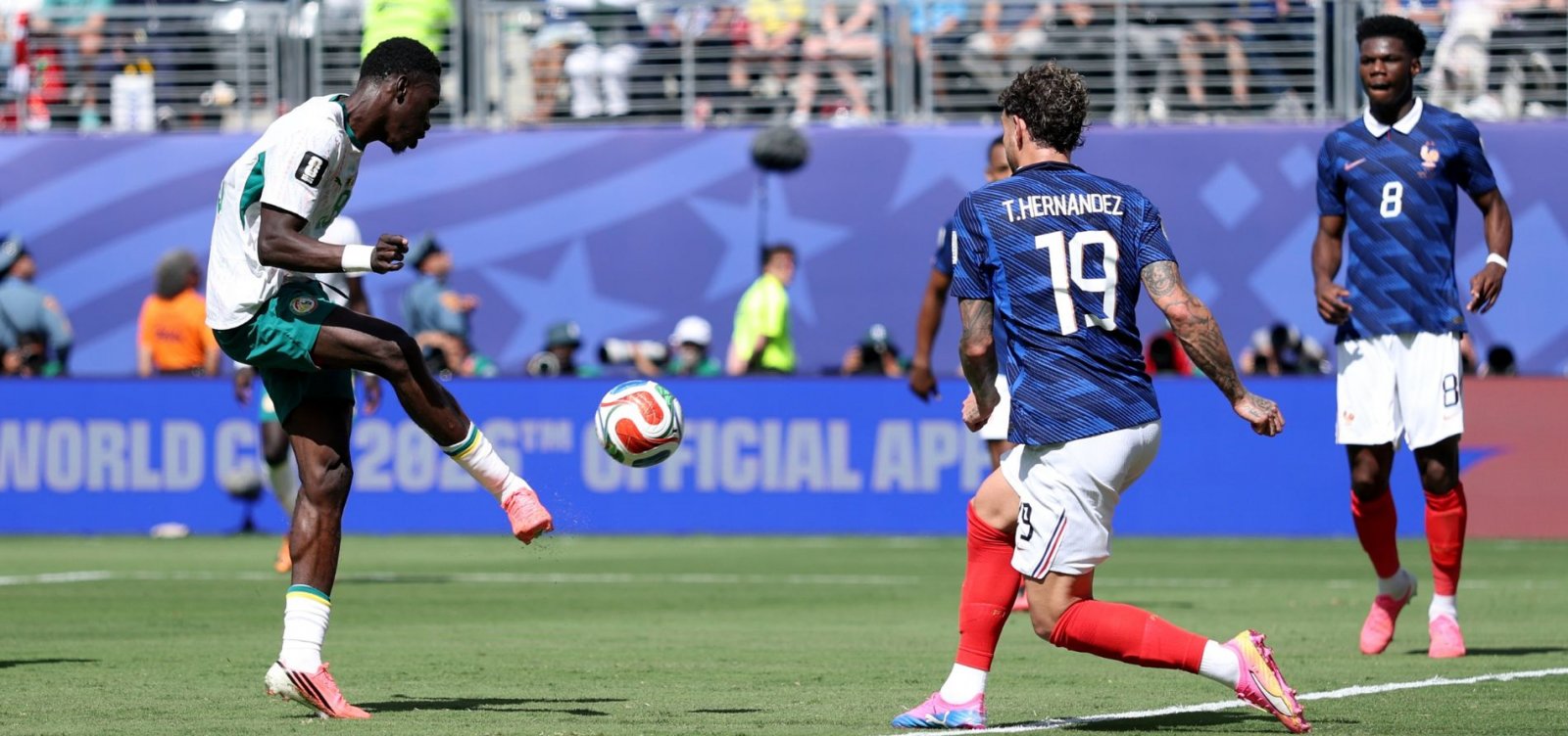 França acorda no segundo tempo e vence o Senegal na estreia da Copa