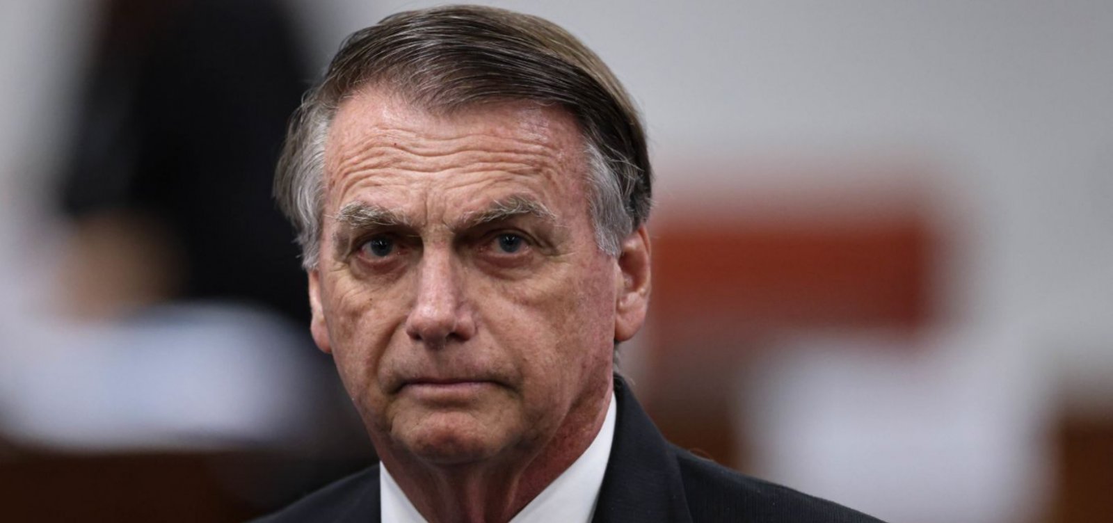 Polícia do DF pede a Moraes autorização para ouvir Bolsonaro sobre arma apreendida em blitz